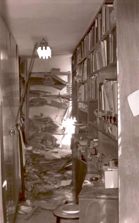 מלחמת ההתשה: גם ספרית החברים ("המרתף העליון") שבבית-יבנאלי, ספגה הפגזה
